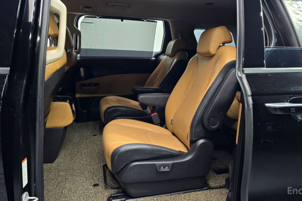 2022 Kia Carnival с пробегом 56 141 км