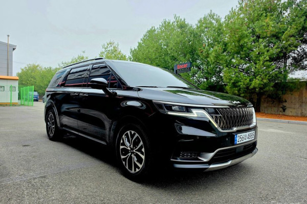 2023 Kia Carnival с пробегом 24 355 км