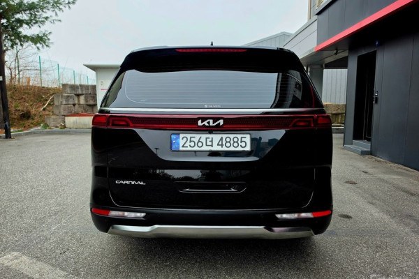 2023 Kia Carnival с пробегом 24 355 км