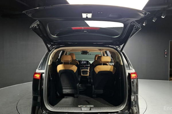 2022 Kia Carnival с пробегом 111 924 км