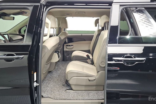 2022 Kia Carnival с пробегом 25 060 км