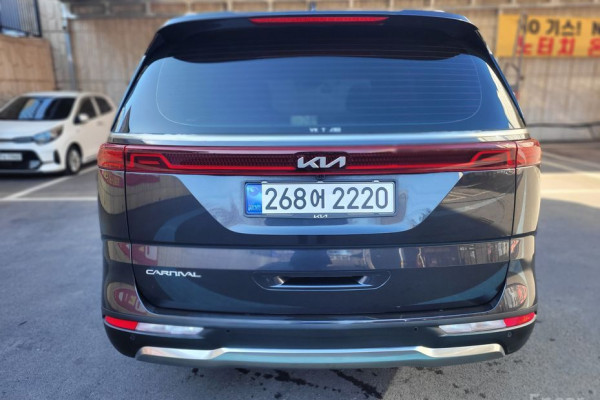 2023 Kia Carnival с пробегом 61 294 км