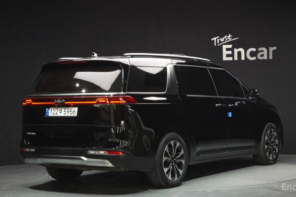 2023 Kia Carnival с пробегом 40 292 км