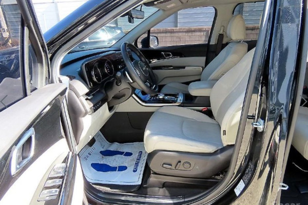 2022 Kia Carnival с пробегом 42 249 км
