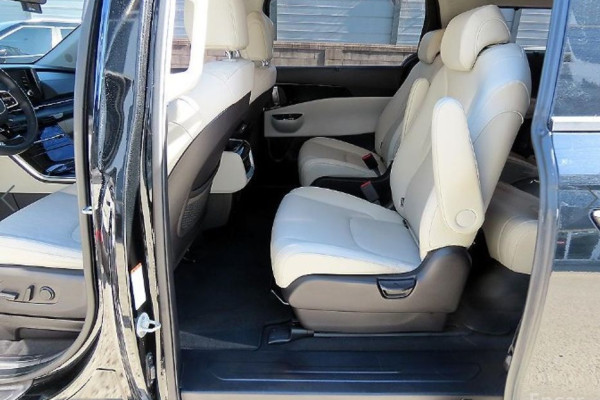 2022 Kia Carnival с пробегом 42 249 км