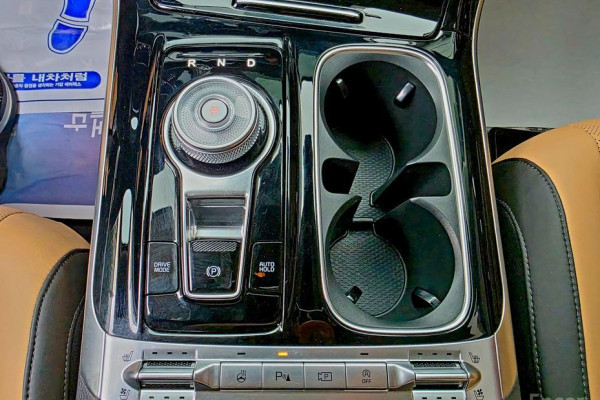 2023 Kia Carnival с пробегом 24 355 км