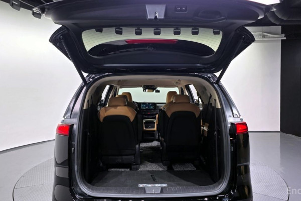 2023 Kia Carnival с пробегом 71 402 км