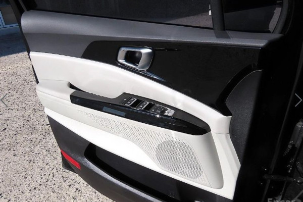 2022 Kia Carnival с пробегом 42 249 км