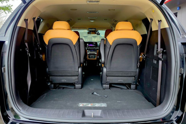 2023 Kia Carnival с пробегом 24 355 км