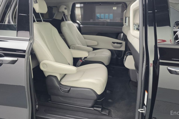 2021 Kia Carnival с пробегом 28 040 км