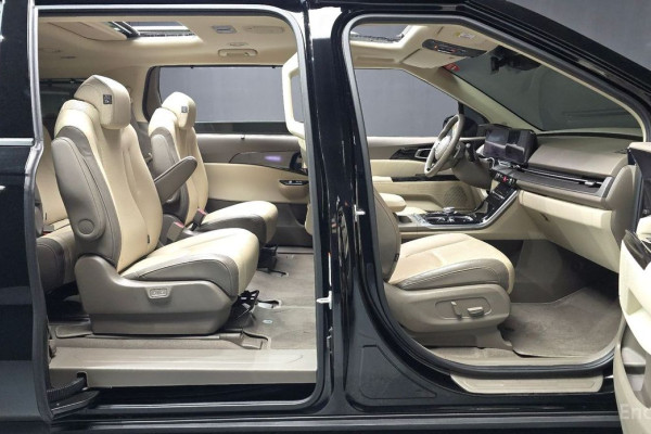 2023 Kia Carnival с пробегом 40 292 км