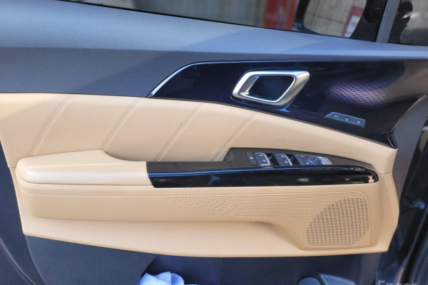 2023 Kia Carnival с пробегом 61 294 км