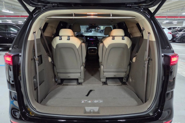 2022 Kia Carnival с пробегом 83 837 км