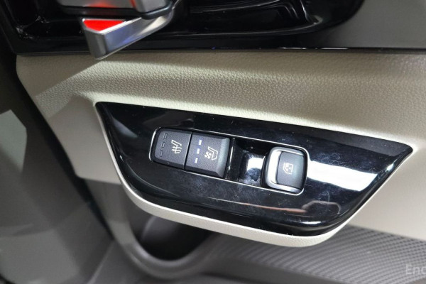 2023 Kia Carnival с пробегом 40 292 км