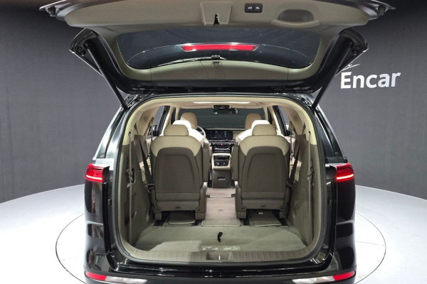 2023 Kia Carnival с пробегом 40 292 км