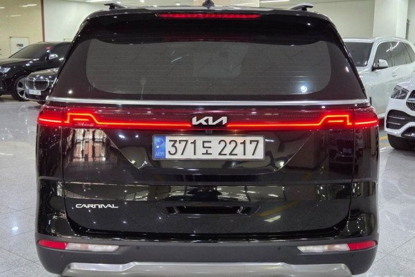 2023 Kia Carnival с пробегом 84 120 км