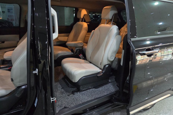 2023 Kia Carnival с пробегом 84 120 км