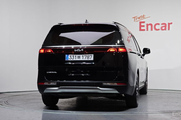 2023 Kia Carnival с пробегом 27 500 км