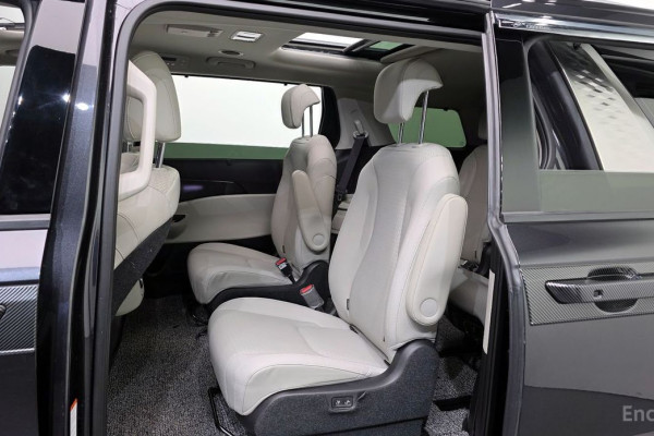 2023 Kia Carnival с пробегом 20 567 км