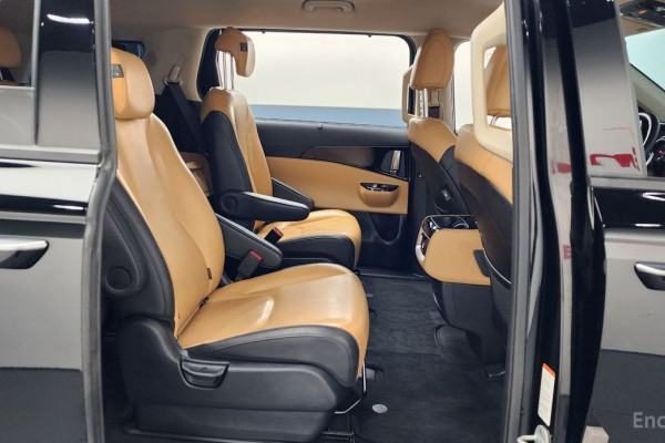 2023 Kia Carnival с пробегом 73 792 км
