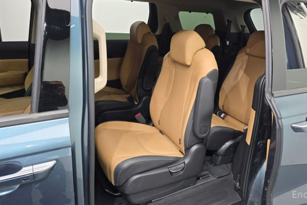 2023 Kia Carnival с пробегом 120 535 км