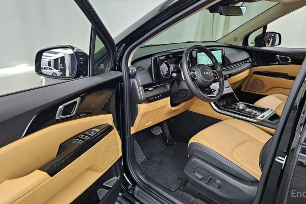 2023 Kia Carnival с пробегом 27 500 км