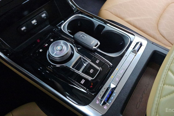 2023 Kia Carnival с пробегом 45 289 км