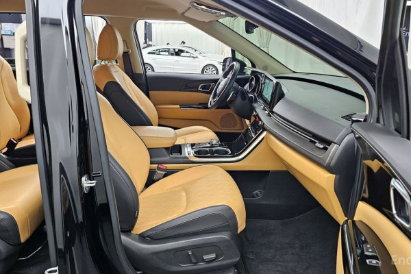 2023 Kia Carnival с пробегом 27 500 км