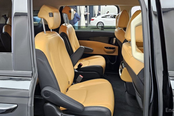 2023 Kia Carnival с пробегом 27 500 км