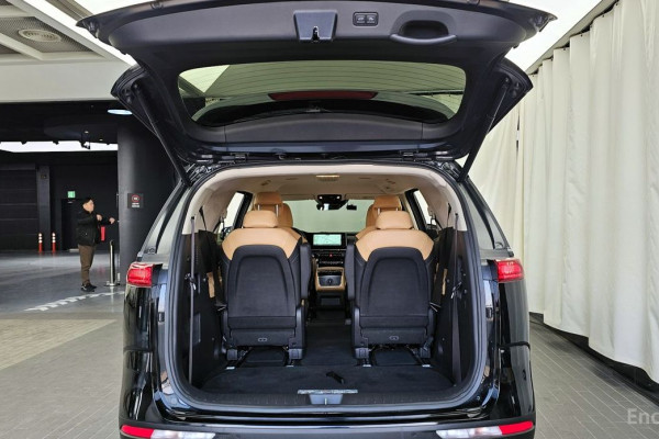 2023 Kia Carnival с пробегом 27 500 км