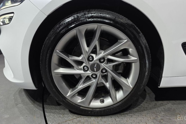 2022 Genesis G70 с пробегом 39 073 км