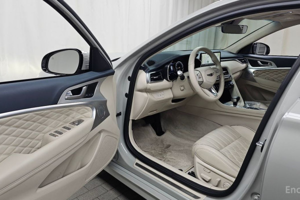 2023 Genesis G70 с пробегом 5 526 км
