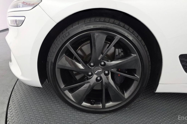 2022 Genesis G70 с пробегом 33 539 км