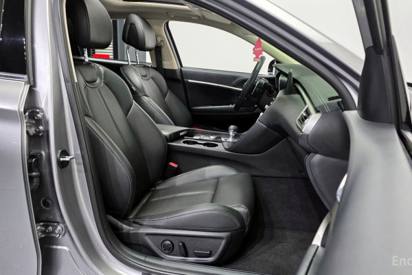 2023 Genesis G70 с пробегом 82 274 км