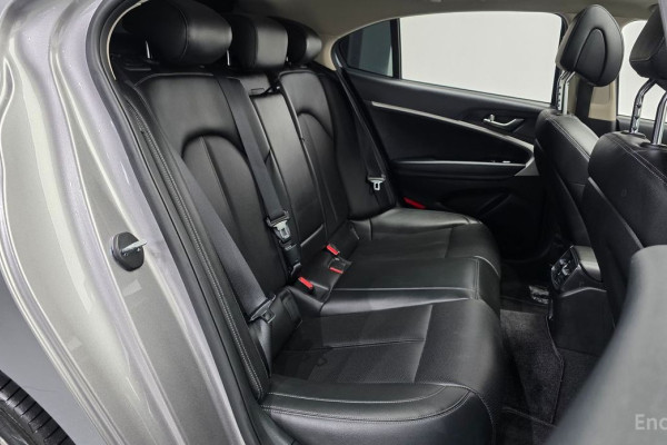 2023 Genesis G70 с пробегом 82 274 км