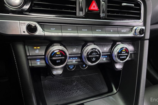 2023 Genesis G70 с пробегом 82 274 км