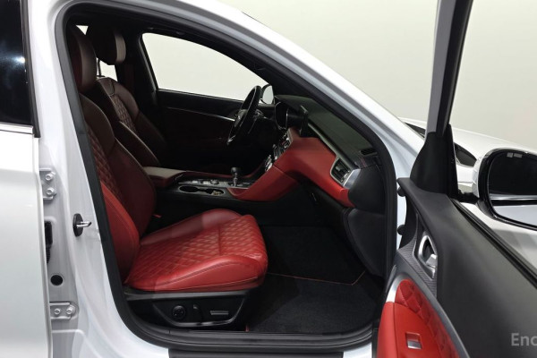 2022 Genesis G70 с пробегом 33 539 км