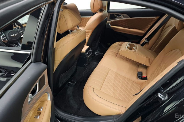 2022 Genesis G70 с пробегом 17 048 км