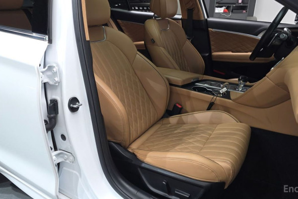 2023 Genesis G70 с пробегом 49 296 км