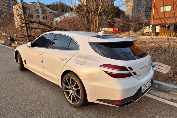 2023 Genesis G70 с пробегом 10 000 км