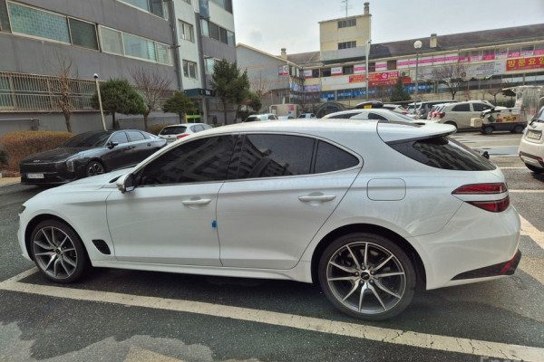 2023 Genesis G70 с пробегом 10 000 км