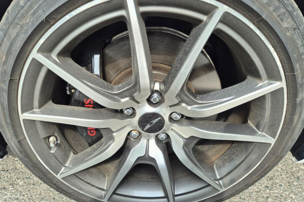 2023 Genesis G70 с пробегом 10 000 км