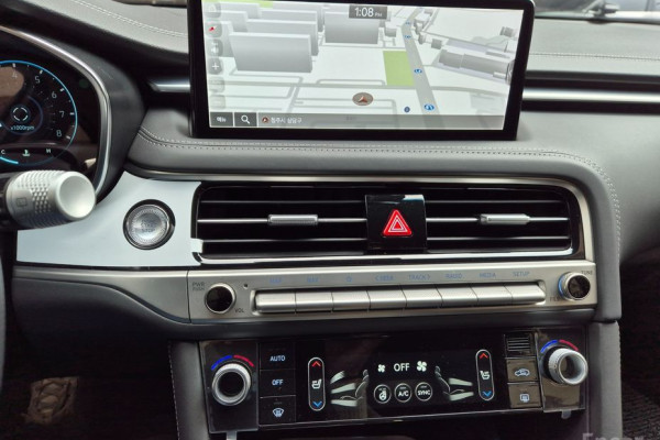 2023 Genesis G70 с пробегом 10 000 км