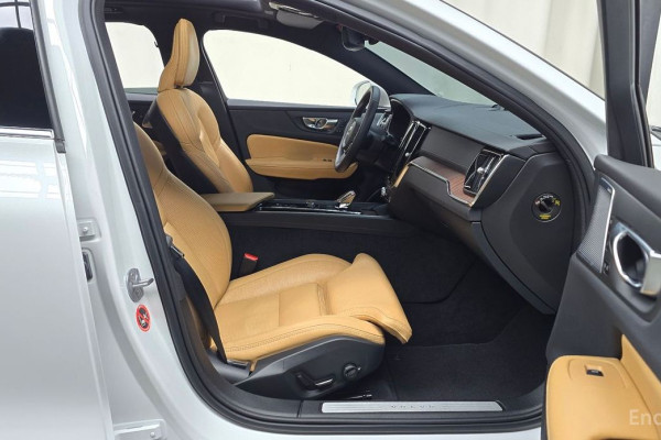 2023 Volvo S60 с пробегом 23 612 км