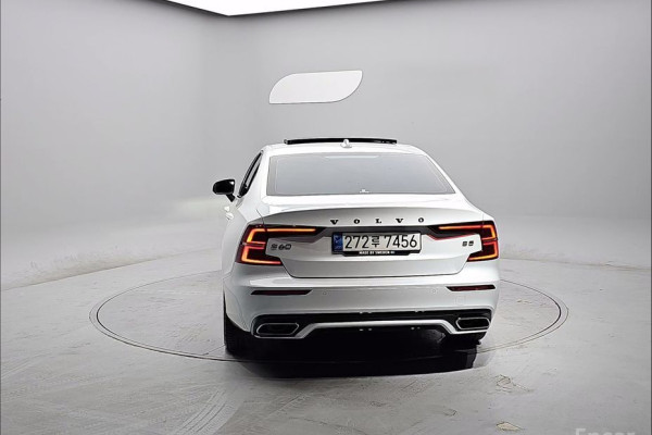 2022 Volvo S60 с пробегом 55 754 км