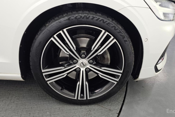 2022 Volvo S60 с пробегом 59 976 км