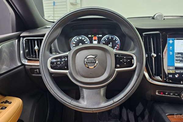 2022 Volvo S60 с пробегом 59 976 км