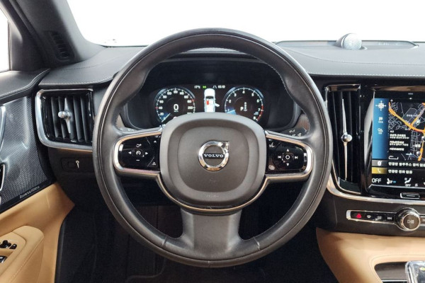 2021 Volvo S90 с пробегом 67 965 км