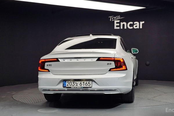 2022 Volvo S90 с пробегом 32 717 км