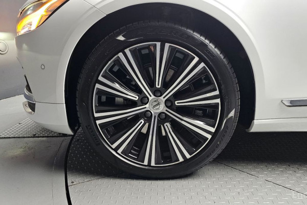 2022 Volvo S90 с пробегом 32 717 км